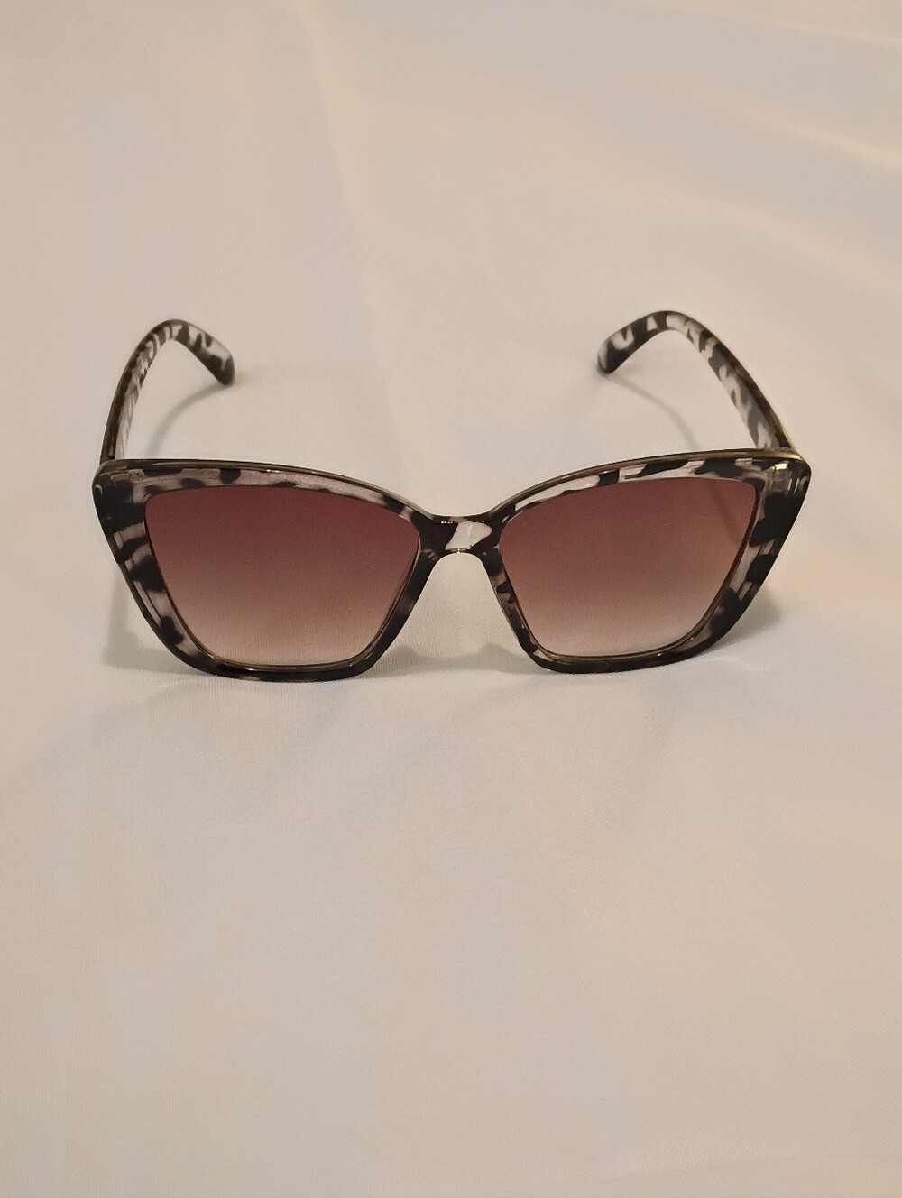 Tortoise Shell Sunglasses - Picture 6 of 6